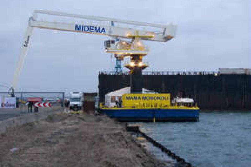 01 Zeebrugge II E crane 0208 1MB 1 47f8be88
