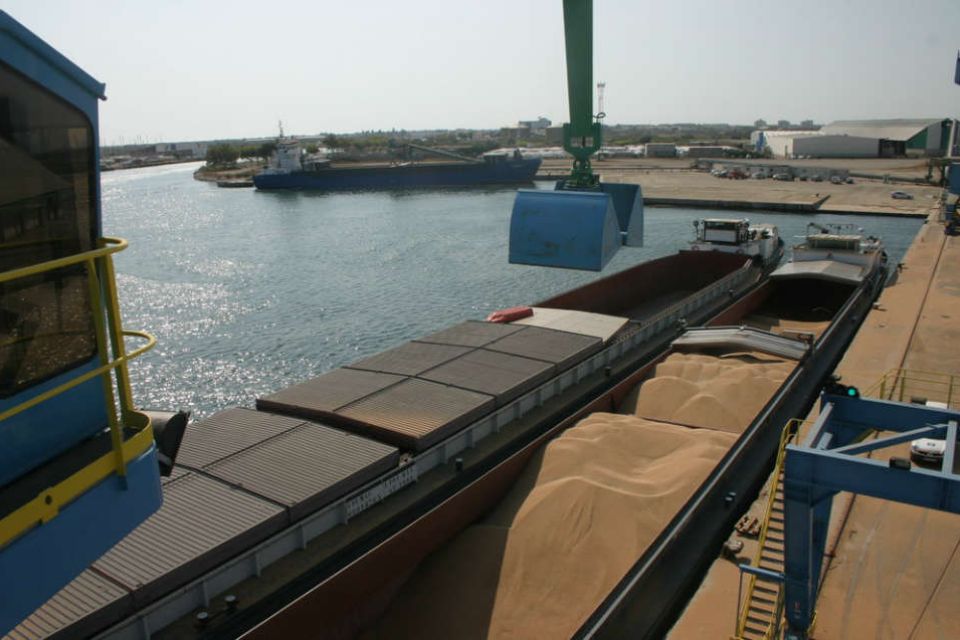 GPMM first barge unloading IMG 5255 9e478668